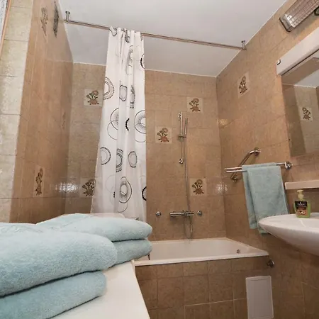 Apartma Ferdo *